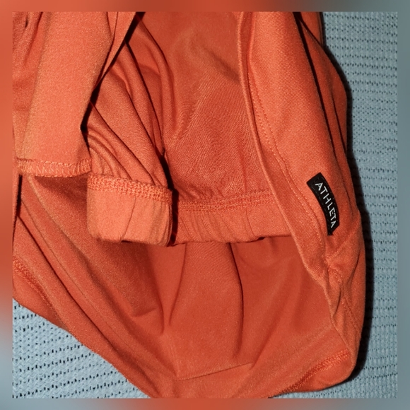 Athleta Crop Workout Top with Built-in Shelf Bra - Picture 5 of 6